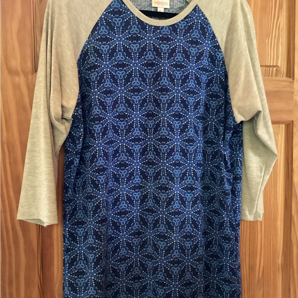 LuLaRoe Randy shirt with raglan sleeves and beautiful blue print